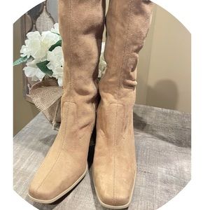 Tan sued candie’s vintage boots